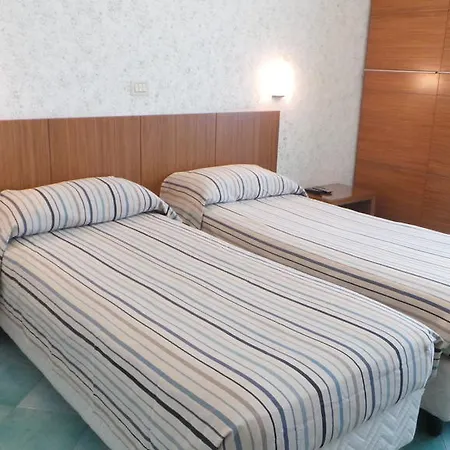Anna Hotel 2*
